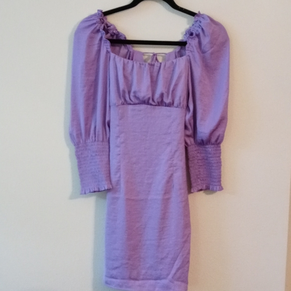 h&m purple puff sleeve dress Lilac H&M puff sleeve dress. BNWT size M